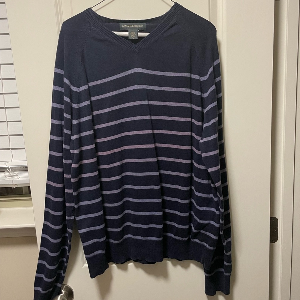 Banana Republic Navy Blue stripe V neck XL long sleeved sweater 100% cotton